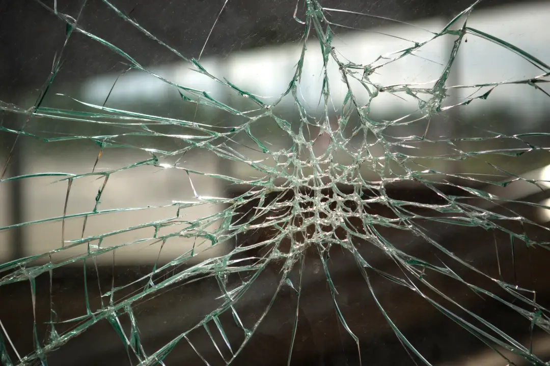 Can Cracked Double-Glazed Windows - Repair or Replace Can Cracked Double-Glazed Windows - Repair or Replace Image